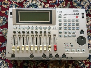 KORG D12 Digital Recording Studio