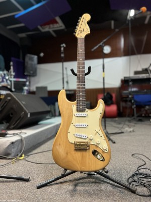 Американски Fender Stratocaster Highway One 2006 с Iron Gear адаптери