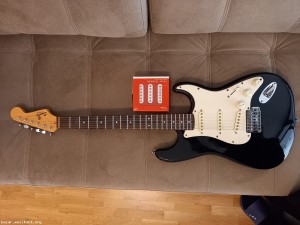 Squier Bullet Strat 2010 с адаптери Fender Vintera 60's Modified