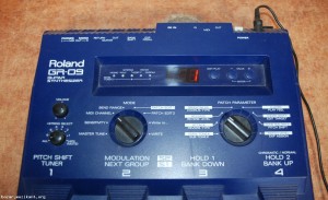 ROLAND GR09 Guitar Synthesizer