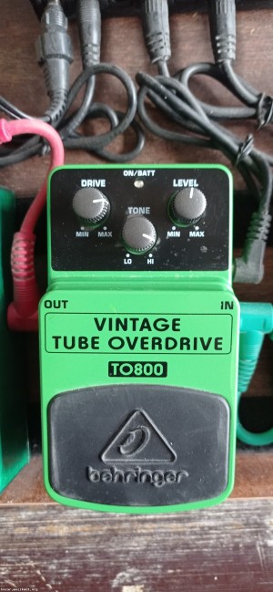 Behringer - Vintage Tube Overdrive TO800