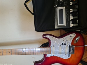 FENDER STRATOCASTER-made in Mexico + ROLAND GR55