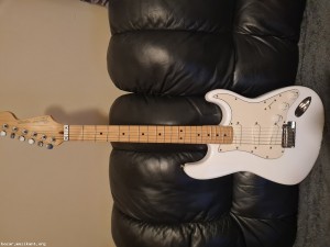FENDER STRATOCASTER PLUS + BOSS GT-1000 китарен процесор-комплект